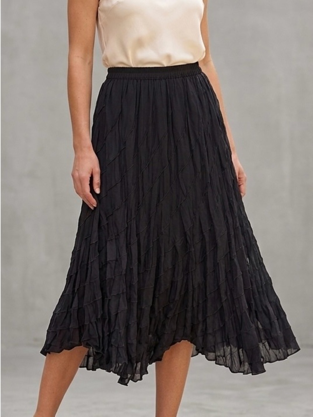 Baik Baik Honolulu Black Crinkle Tiered Maxi Skirt Size S/M
